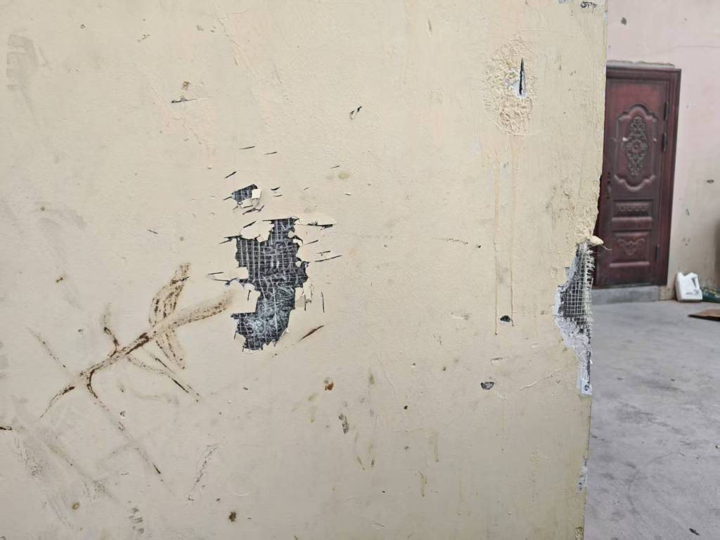 青海曝光16個(gè)安全隱患住宅小區(qū)：防護(hù)層脫落<strong></p>
<p>保溫材料
</strong>，保溫材料裸露:保溫材料
